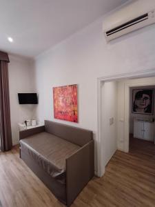 TV a/nebo společenská místnost v ubytování TRIPLE big room AMAZING VIEW, for two o three person, in CENTER of ROME