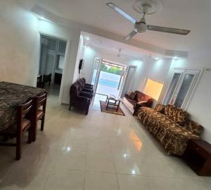 a living room with a couch and a table at Blue calm chalet in Dawwār Abū Maḩrūs