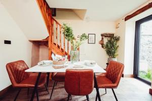 a dining room with a white table and chairs at Cottage near Matlock Bath & Cromford in Middleton