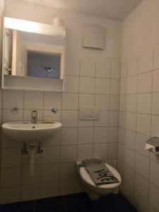 Koupelna v ubytování Zimmer corse 08 + 28 fotografií
