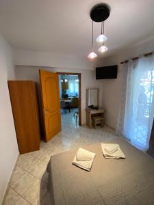 a room with a bed with two towels on it at Koutrakis apartment in Limenas