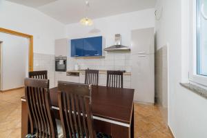 Kuchyň nebo kuchyňský kout v ubytování Apartment Toma