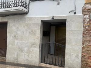 an entrance to a building with a balcony at Apartamento del Puente in Autol +14 photos