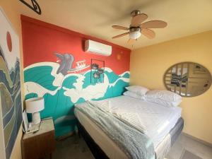 Ένα ή περισσότερα κρεβάτια σε δωμάτιο στο Sunset Hut Hostel