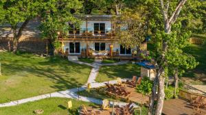 Κήπος έξω από το Sunset Hut Hostel
