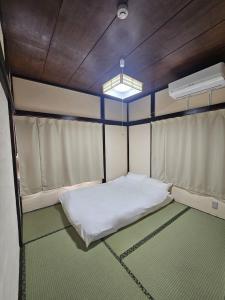 Ένα ή περισσότερα κρεβάτια σε δωμάτιο στο Japanese-Tradtional House Max 8 Guest 6-Min Walk from Station Check-out at 12 PM