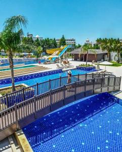 Πισίνα στο ή κοντά στο Antalya Sirius Town Residence