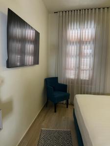A bed or beds in a room at The cosy inn vlora Még 37 kép