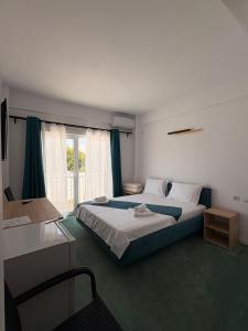 En eller flere senge i et værelse på Sunrise Boutique