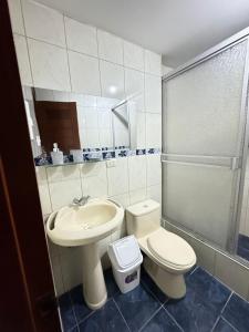 Koupelna v ubytování Triplex apartment 2 blocks from the main square + 21 fotografií