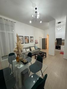 a living room with a couch and a table and chairs at Appartement chaleureux de 2 chambres in Courcouronnes