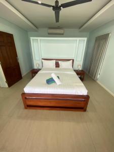 Postel nebo postele na pokoji v ubytování Nasara Resort Mentawai