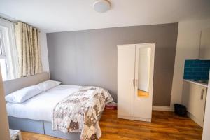 Postel nebo postele na pokoji v ubytování Brick Hotel