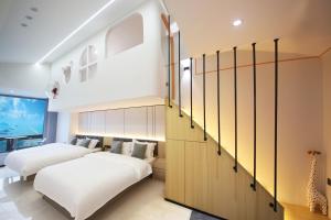Llit o llits en una habitació de PingTan YuCheng Seaview Blue Smart Hotel