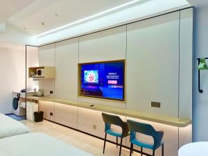 Televisor o centre d'entreteniment de PingTan YuCheng Seaview Blue Smart Hotel