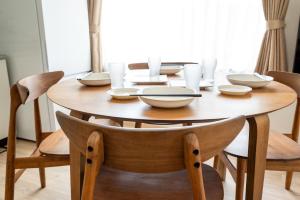 a wooden table with bowls and plates on it at 冬のソナタ1 in Nakafurano