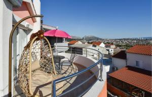 Balkón alebo terasa v ubytovaní 3 Bedroom Beautiful Apartment In Solin