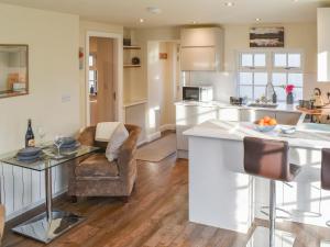 Kuchyň nebo kuchyňský kout v ubytování Highwood Cottage