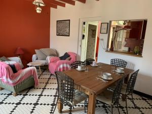 a dining room with a table and chairs at Charmante maison au Croisic avec véranda et jardin pour 4 personnes, chiens acceptés - FR-1-843-20 in Le Croisic