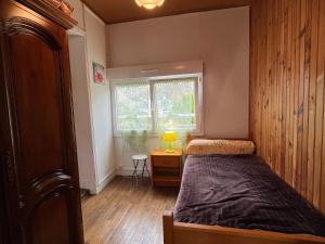 a small bedroom with a bed and a window at Maison de ville au Croisic avec WIFI et animaux admis - 4 personnes - FR-1-843-6 in Le Croisic