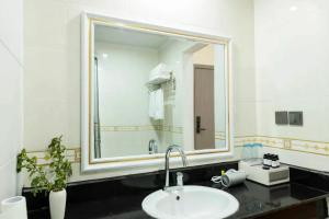 a bathroom with a sink and a large mirror at Feng Hui Snow Mountain Resort Hotel Deqin Feilai Temple Branch in Shengping +23 photos