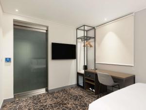 ibis Ambassador Seoul Insadong-Newly renovated in 2025にあるテレビまたはエンターテインメントセンター