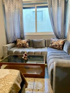 a living room with a couch and a coffee table at Apparemment al baraka in Tangier
