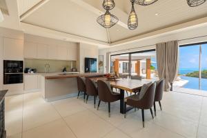 Nhà bếp/bếp nhỏ tại Villa Caprice 4br Private Luxury Estate Sea View