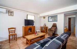 TV a/nebo společenská místnost v ubytování Appartement Proche De La Meuse