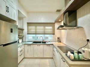 a large kitchen with white cabinets and a sink at Melodies Moderne 2B2B Near HolidayPlaza KSL in Johor Bahru +59 photos