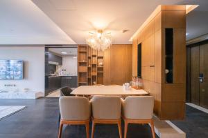 Χώρος καθιστικού στο ZHome-Luxury Three-bedroom Suite-Near the Bund