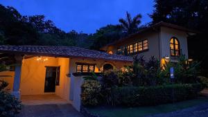 Κήπος έξω από το Villa Helena de Hermosa