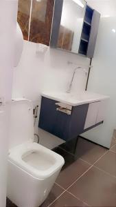 Koupelna v ubytování Large 3bdr Holiday Home Great Location Labasa Jumanzuls Abode