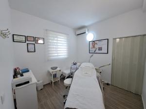 a hospital room with a bed and a desk at Apartament Studio Euphoria Relax in Willemstad