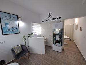 a pharmacy room with a pharmacyacistacistacistacist at Apartament Studio Euphoria Relax in Willemstad