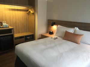 Postel nebo postele na pokoji v ubytování Just Sleep Kaohsiung Zhongzheng