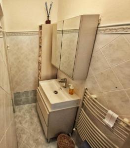 Ένα μπάνιο στο ORY Apartments