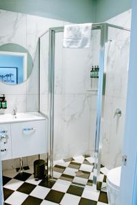 a bathroom with a shower and a sink at Tourist Hotel Narrabri in Narrabri +27 photos