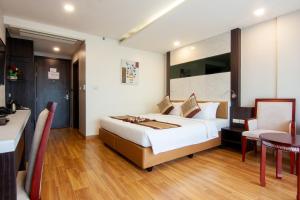 Postel nebo postele na pokoji v ubytování Golden Jomtien Beach Hotel