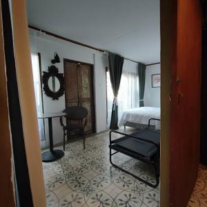 Postel nebo postele na pokoji v ubytování Non House Bangkok บ้านนอนโฮสเทล