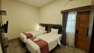 Postel nebo postele na pokoji v ubytování Yuwono Hotel & Villa Malioboro