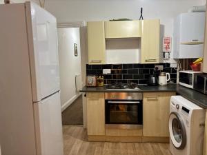 Dapur atau dapur kecil di Twin room at Sandon road +18 gambar