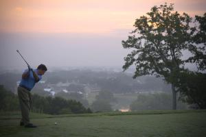 Golf v rezortu nebo okolí
