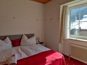 Postel nebo postele na pokoji v ubytování Hotel Kirchenwirt + 37 fotografií