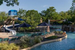 Bazén v ubytování Hyatt Regency Lost Pines Resort and Spa nebo v jeho okolí