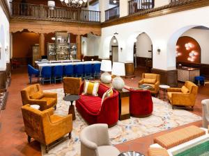 Posezení v ubytování Hotel Andaluz Albuquerque, Curio Collection By Hilton