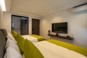 TV o dispositivi per l'intrattenimento presso Dali Yunqi Wangyue丨Guanshan Luxiao Ancient City Resort