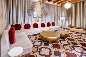 Posezení v ubytování Hotel Andaluz Albuquerque, Curio Collection By Hilton