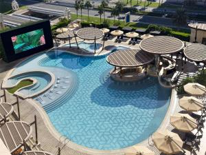 Bazén v ubytování Hilton Doha The Pearl nebo v jeho okolí