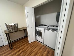 Cozy Custom Vacation Home的厨房或小厨房